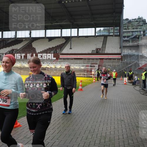 07.12.2025 - St. Pauli X-Mass-Run No. 15 Fabian Wolf http://msf.ph/oto/9421823 07.12.2025 11:48:06 Ziel 207, 724, 796, 1471, 1474, 1597, 2381, 2384, 2516, 2842, 3312, 3313, 3542, 3545, 3547, 3602, 4425, 4427 meine-sportfotos.de
