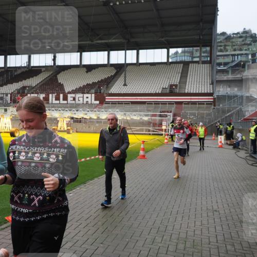 07.12.2025 - St. Pauli X-Mass-Run No. 15 Fabian Wolf http://msf.ph/oto/9421824 07.12.2025 11:48:06 Ziel 207, 724, 796, 1471, 1474, 1597, 2381, 2384, 2516, 2842, 3312, 3313, 3542, 3545, 3547, 3602, 4425, 4427 meine-sportfotos.de