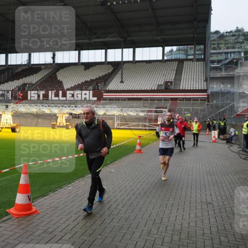 07.12.2025 - St. Pauli X-Mass-Run No. 15 Fabian Wolf http://msf.ph/oto/9421826 07.12.2025 11:48:06 Ziel 207, 724, 796, 1471, 1474, 1597, 2381, 2384, 2516, 2842, 3312, 3313, 3542, 3545, 3547, 3602, 4425, 4427 meine-sportfotos.de