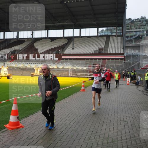 07.12.2025 - St. Pauli X-Mass-Run No. 15 Fabian Wolf http://msf.ph/oto/9421827 07.12.2025 11:48:06 Ziel 207, 724, 796, 1471, 1474, 1597, 2381, 2384, 2516, 2842, 3312, 3313, 3542, 3545, 3547, 3602, 4425, 4427 meine-sportfotos.de