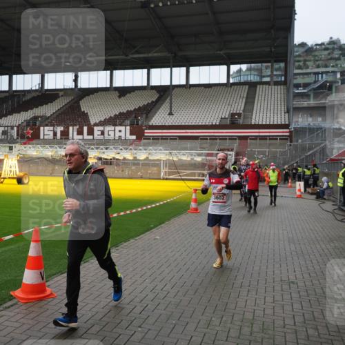 07.12.2025 - St. Pauli X-Mass-Run No. 15 Fabian Wolf http://msf.ph/oto/9421828 07.12.2025 11:48:07 Ziel 207, 724, 796, 1471, 1474, 1597, 2381, 2384, 2516, 2842, 3312, 3313, 3542, 3545, 3547, 3602, 4425, 4427 meine-sportfotos.de