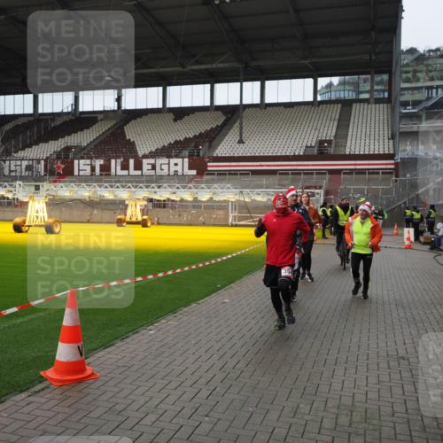 07.12.2025 - St. Pauli X-Mass-Run No. 15 Fabian Wolf http://msf.ph/oto/9421838 07.12.2025 11:48:10 Ziel 207, 724, 796, 1471, 1474, 1597, 2842, 3312, 3313, 3542, 3545, 3547, 3602 meine-sportfotos.de