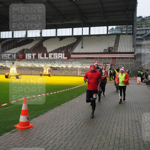 07.12.2025 - St. Pauli X-Mass-Run No. 15 Fabian Wolf http://msf.ph/oto/9421839 07.12.2025 11:48:10 Ziel 207, 724, 796, 1471, 1474, 1597, 2842, 3312, 3313, 3542, 3545, 3547, 3602 meine-sportfotos.de