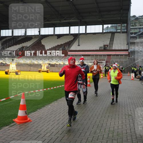 07.12.2025 - St. Pauli X-Mass-Run No. 15 Fabian Wolf http://msf.ph/oto/9421842 07.12.2025 11:48:11 Ziel 207, 724, 796, 1471, 1474, 1597, 2842, 3312, 3504, 3528, 3542, 3545, 3547, 3602 meine-sportfotos.de