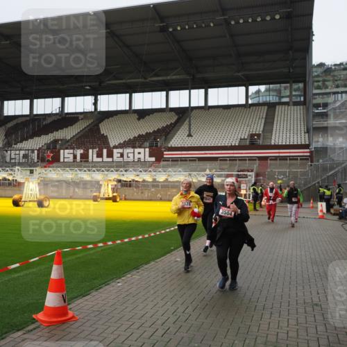 07.12.2025 - St. Pauli X-Mass-Run No. 15 Fabian Wolf http://msf.ph/oto/9421858 07.12.2025 11:48:18 Ziel 207, 990, 3504, 3528, 3542, 3545, 3547, 3602, 3635, 3638, 3657 meine-sportfotos.de