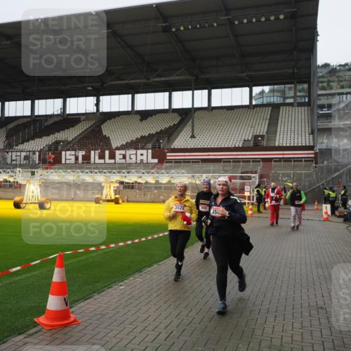 07.12.2025 - St. Pauli X-Mass-Run No. 15 Fabian Wolf http://msf.ph/oto/9421859 07.12.2025 11:48:18 Ziel 207, 990, 3504, 3528, 3542, 3545, 3547, 3602, 3635, 3638, 3657 meine-sportfotos.de