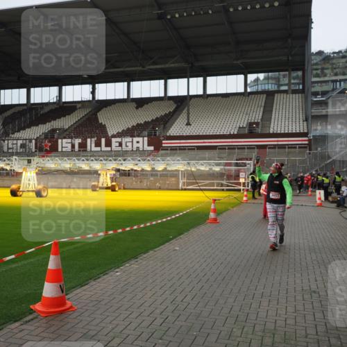 07.12.2025 - St. Pauli X-Mass-Run No. 15 Fabian Wolf http://msf.ph/oto/9421862 07.12.2025 11:48:21 Ziel 207, 990, 3504, 3528, 3542, 3545, 3602, 3635, 3638, 3657 meine-sportfotos.de
