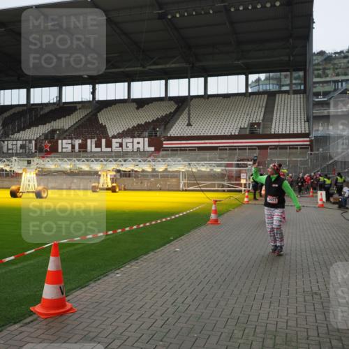 07.12.2025 - St. Pauli X-Mass-Run No. 15 Fabian Wolf http://msf.ph/oto/9421863 07.12.2025 11:48:22 Ziel 207, 990, 3504, 3528, 3545, 3635, 3638, 3657 meine-sportfotos.de