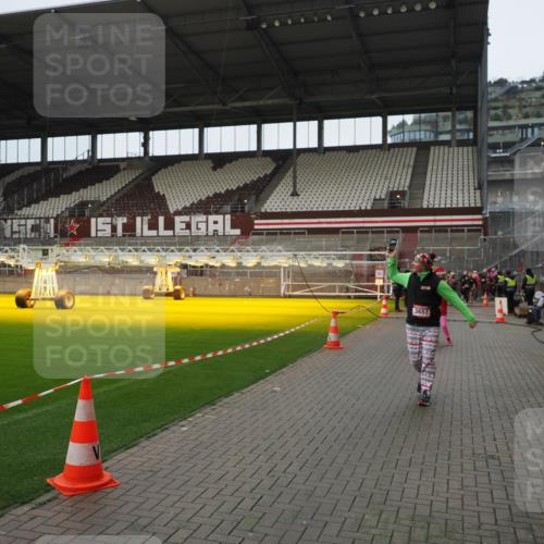 07.12.2025 - St. Pauli X-Mass-Run No. 15 Fabian Wolf http://msf.ph/oto/9421864 07.12.2025 11:48:22 Ziel 207, 990, 3504, 3528, 3545, 3635, 3638, 3657 meine-sportfotos.de