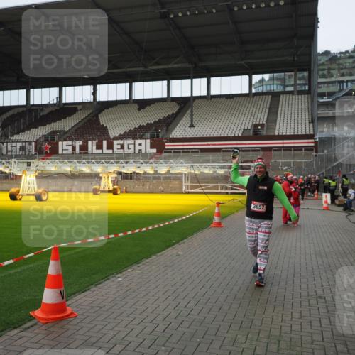 07.12.2025 - St. Pauli X-Mass-Run No. 15 Fabian Wolf http://msf.ph/oto/9421867 07.12.2025 11:48:23 Ziel 616, 990, 3504, 3528, 3635, 3638, 3657 meine-sportfotos.de