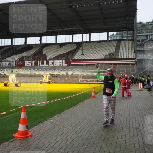 07.12.2025 - St. Pauli X-Mass-Run No. 15 Fabian Wolf http://msf.ph/oto/9421868 07.12.2025 11:48:23 Ziel 616, 990, 3504, 3528, 3635, 3638, 3657 meine-sportfotos.de