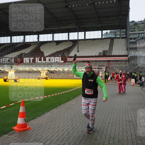 07.12.2025 - St. Pauli X-Mass-Run No. 15 Fabian Wolf http://msf.ph/oto/9421871 07.12.2025 11:48:23 Ziel 616, 990, 3504, 3528, 3635, 3638, 3657 meine-sportfotos.de