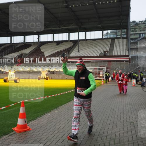 07.12.2025 - St. Pauli X-Mass-Run No. 15 Fabian Wolf http://msf.ph/oto/9421872 07.12.2025 11:48:24 Ziel 616, 732, 990, 1927, 3504, 3528, 3635, 3638, 3657 meine-sportfotos.de