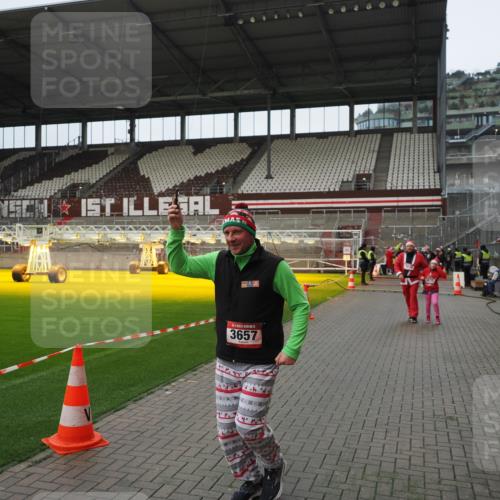 07.12.2025 - St. Pauli X-Mass-Run No. 15 Fabian Wolf http://msf.ph/oto/9421873 07.12.2025 11:48:24 Ziel 616, 732, 990, 1927, 3504, 3528, 3635, 3638, 3657 meine-sportfotos.de