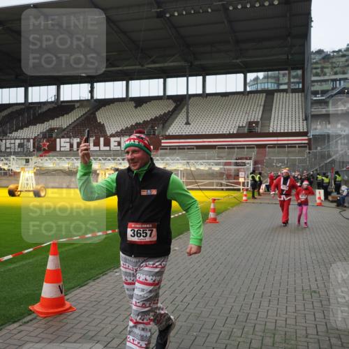 07.12.2025 - St. Pauli X-Mass-Run No. 15 Fabian Wolf http://msf.ph/oto/9421874 07.12.2025 11:48:24 Ziel 616, 732, 990, 1927, 3504, 3528, 3635, 3638, 3657 meine-sportfotos.de