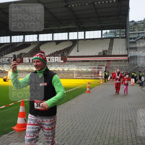 07.12.2025 - St. Pauli X-Mass-Run No. 15 Fabian Wolf http://msf.ph/oto/9421875 07.12.2025 11:48:24 Ziel 616, 732, 990, 1927, 3504, 3528, 3635, 3638, 3657 meine-sportfotos.de
