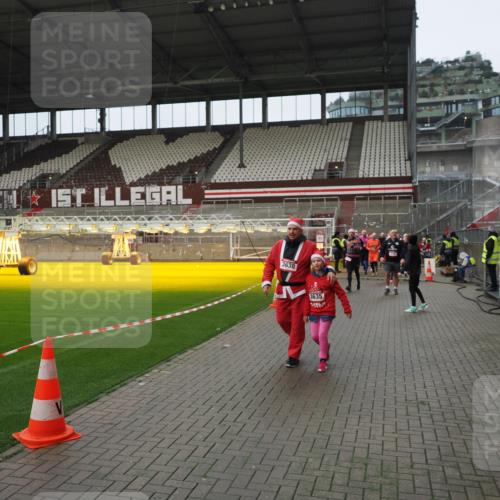 07.12.2025 - St. Pauli X-Mass-Run No. 15 Fabian Wolf http://msf.ph/oto/9421879 07.12.2025 11:48:28 Ziel 616, 732, 990, 1926, 1927, 2432, 3504, 3528, 3635, 3638, 3646, 3657, 4423, 4424, 4426, 4477, 4480 meine-sportfotos.de
