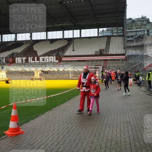 07.12.2025 - St. Pauli X-Mass-Run No. 15 Fabian Wolf http://msf.ph/oto/9421880 07.12.2025 11:48:28 Ziel 616, 732, 990, 1926, 1927, 2432, 3504, 3528, 3635, 3638, 3646, 3657, 4423, 4424, 4426, 4477, 4480 meine-sportfotos.de