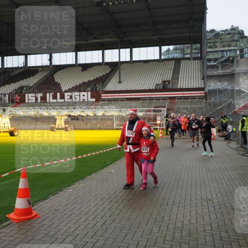 07.12.2025 - St. Pauli X-Mass-Run No. 15 Fabian Wolf http://msf.ph/oto/9421881 07.12.2025 11:48:28 Ziel 616, 732, 990, 1926, 1927, 2432, 3504, 3528, 3635, 3638, 3646, 3657, 4423, 4424, 4426, 4477, 4480 meine-sportfotos.de