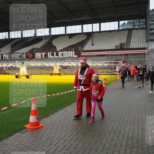 07.12.2025 - St. Pauli X-Mass-Run No. 15 Fabian Wolf http://msf.ph/oto/9421883 07.12.2025 11:48:29 Ziel 616, 732, 990, 1911, 1926, 1927, 2432, 3504, 3528, 3635, 3638, 3646, 3657, 4134, 4423, 4424, 4426, 4477, 4480 meine-sportfotos.de