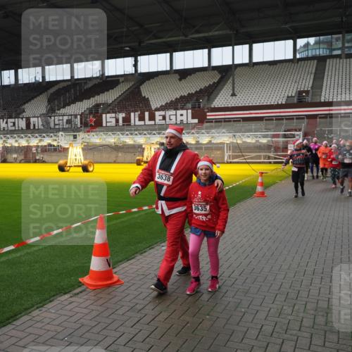 07.12.2025 - St. Pauli X-Mass-Run No. 15 Fabian Wolf http://msf.ph/oto/9421886 07.12.2025 11:48:30 Ziel 616, 732, 990, 1911, 1926, 1927, 2432, 3504, 3528, 3635, 3638, 3646, 3657, 4134, 4423, 4424, 4426, 4477, 4480 meine-sportfotos.de