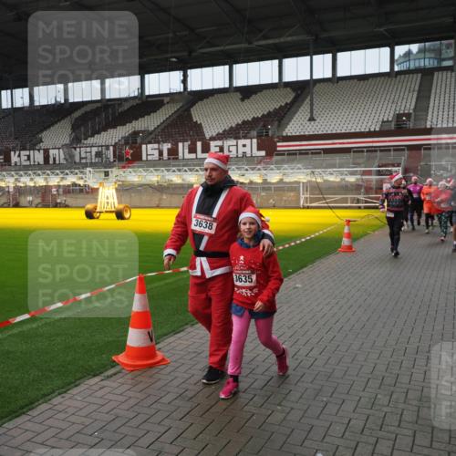 07.12.2025 - St. Pauli X-Mass-Run No. 15 Fabian Wolf http://msf.ph/oto/9421887 07.12.2025 11:48:30 Ziel 616, 732, 990, 1911, 1926, 1927, 2432, 3504, 3528, 3635, 3638, 3646, 3657, 4134, 4423, 4424, 4426, 4477, 4480 meine-sportfotos.de