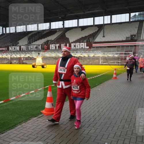 07.12.2025 - St. Pauli X-Mass-Run No. 15 Fabian Wolf http://msf.ph/oto/9421888 07.12.2025 11:48:30 Ziel 616, 732, 990, 1911, 1926, 1927, 2432, 3504, 3528, 3635, 3638, 3646, 3657, 4134, 4423, 4424, 4426, 4477, 4480 meine-sportfotos.de