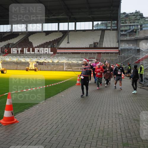 07.12.2025 - St. Pauli X-Mass-Run No. 15 Fabian Wolf http://msf.ph/oto/9421892 07.12.2025 11:48:32 Ziel 616, 732, 990, 1891, 1911, 1926, 1927, 2432, 3023, 3388, 3635, 3638, 3646, 3657, 4134, 4423, 4424, 4426, 4477, 4480 meine-sportfotos.de