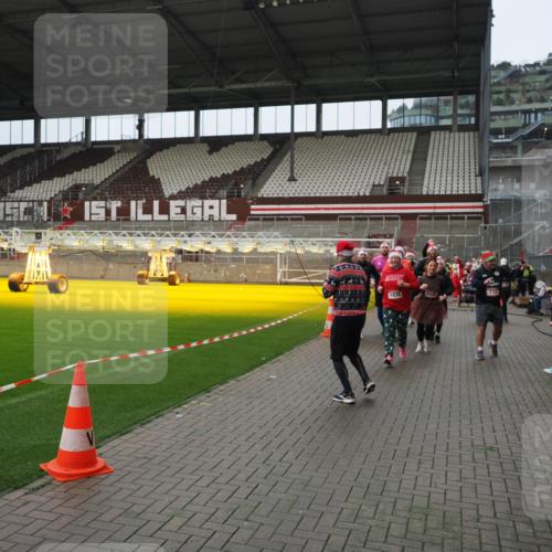 07.12.2025 - St. Pauli X-Mass-Run No. 15 Fabian Wolf http://msf.ph/oto/9421895 07.12.2025 11:48:32 Ziel 616, 732, 990, 1891, 1911, 1926, 1927, 2432, 3023, 3388, 3635, 3638, 3646, 3657, 4134, 4423, 4424, 4426, 4477, 4480 meine-sportfotos.de