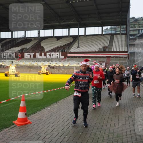 07.12.2025 - St. Pauli X-Mass-Run No. 15 Fabian Wolf http://msf.ph/oto/9421901 07.12.2025 11:48:34 Ziel 616, 732, 1891, 1911, 1926, 1927, 2008, 2432, 3023, 3388, 3635, 3638, 3646, 3657, 4134, 4423, 4424, 4426, 4477, 4480 meine-sportfotos.de