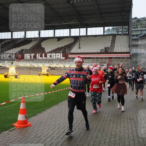 07.12.2025 - St. Pauli X-Mass-Run No. 15 Fabian Wolf http://msf.ph/oto/9421902 07.12.2025 11:48:34 Ziel 616, 732, 1891, 1911, 1926, 1927, 2008, 2432, 3023, 3388, 3635, 3638, 3646, 3657, 4134, 4423, 4424, 4426, 4477, 4480 meine-sportfotos.de
