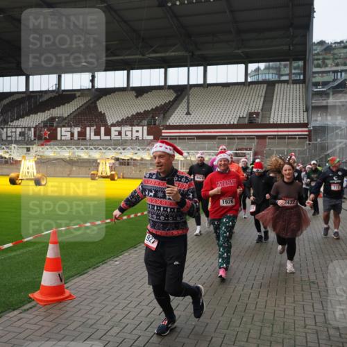 07.12.2025 - St. Pauli X-Mass-Run No. 15 Fabian Wolf http://msf.ph/oto/9421903 07.12.2025 11:48:34 Ziel 616, 732, 1891, 1911, 1926, 1927, 2008, 2432, 3023, 3388, 3635, 3638, 3646, 3657, 4134, 4423, 4424, 4426, 4477, 4480 meine-sportfotos.de