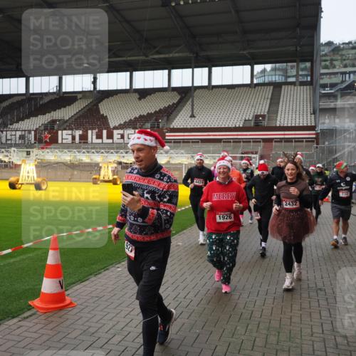 07.12.2025 - St. Pauli X-Mass-Run No. 15 Fabian Wolf http://msf.ph/oto/9421904 07.12.2025 11:48:34 Ziel 616, 732, 1891, 1911, 1926, 1927, 2008, 2432, 3023, 3388, 3635, 3638, 3646, 3657, 4134, 4423, 4424, 4426, 4477, 4480 meine-sportfotos.de