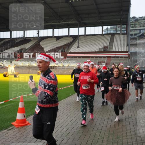 07.12.2025 - St. Pauli X-Mass-Run No. 15 Fabian Wolf http://msf.ph/oto/9421905 07.12.2025 11:48:35 Ziel 616, 732, 1891, 1911, 1926, 1927, 2008, 2432, 3023, 3388, 3635, 3638, 3646, 3926, 4134, 4423, 4424, 4426, 4477, 4480 meine-sportfotos.de