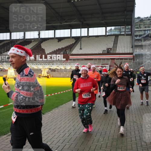 07.12.2025 - St. Pauli X-Mass-Run No. 15 Fabian Wolf http://msf.ph/oto/9421906 07.12.2025 11:48:35 Ziel 616, 732, 1891, 1911, 1926, 1927, 2008, 2432, 3023, 3388, 3635, 3638, 3646, 3926, 4134, 4423, 4424, 4426, 4477, 4480 meine-sportfotos.de