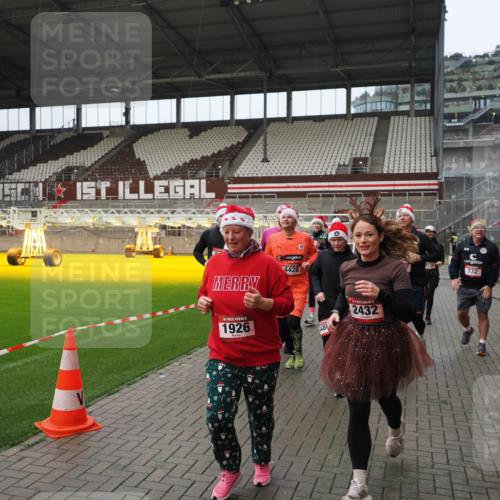 07.12.2025 - St. Pauli X-Mass-Run No. 15 Fabian Wolf http://msf.ph/oto/9421908 07.12.2025 11:48:35 Ziel 616, 732, 1891, 1911, 1926, 1927, 2008, 2432, 3023, 3388, 3635, 3638, 3646, 3926, 4134, 4423, 4424, 4426, 4477, 4480 meine-sportfotos.de