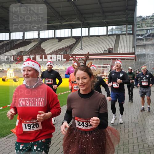 07.12.2025 - St. Pauli X-Mass-Run No. 15 Fabian Wolf http://msf.ph/oto/9421911 07.12.2025 11:48:36 Ziel 616, 732, 1891, 1911, 1926, 1927, 2008, 2075, 2432, 3023, 3388, 3635, 3638, 3646, 3926, 4134, 4423, 4424, 4426, 4477, 4480 meine-sportfotos.de