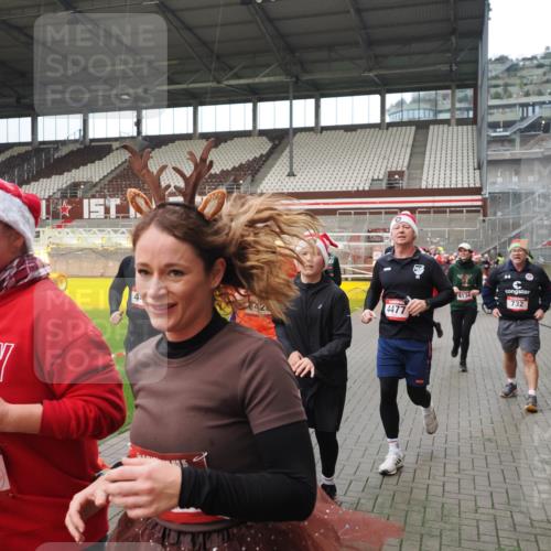 07.12.2025 - St. Pauli X-Mass-Run No. 15 Fabian Wolf http://msf.ph/oto/9421912 07.12.2025 11:48:36 Ziel 616, 732, 1891, 1911, 1926, 1927, 2008, 2075, 2432, 3023, 3388, 3635, 3638, 3646, 3926, 4134, 4423, 4424, 4426, 4477, 4480 meine-sportfotos.de