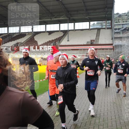 07.12.2025 - St. Pauli X-Mass-Run No. 15 Fabian Wolf http://msf.ph/oto/9421913 07.12.2025 11:48:36 Ziel 616, 732, 1891, 1911, 1926, 1927, 2008, 2075, 2432, 3023, 3388, 3635, 3638, 3646, 3926, 4134, 4423, 4424, 4426, 4477, 4480 meine-sportfotos.de