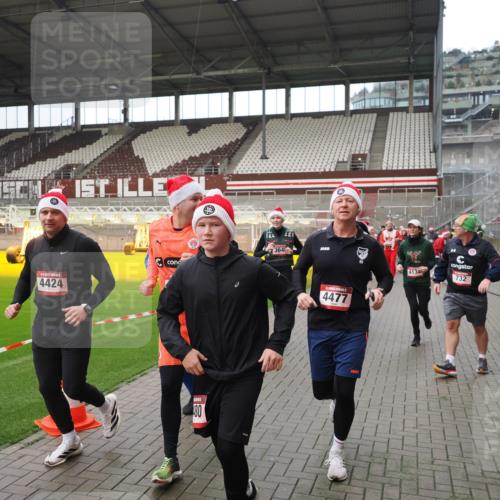 07.12.2025 - St. Pauli X-Mass-Run No. 15 Fabian Wolf http://msf.ph/oto/9421914 07.12.2025 11:48:36 Ziel 616, 732, 1891, 1911, 1926, 1927, 2008, 2075, 2432, 3023, 3388, 3635, 3638, 3646, 3926, 4134, 4423, 4424, 4426, 4477, 4480 meine-sportfotos.de