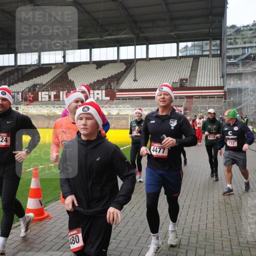 07.12.2025 - St. Pauli X-Mass-Run No. 15 Fabian Wolf http://msf.ph/oto/9421915 07.12.2025 11:48:37 Ziel 616, 732, 1891, 1911, 1926, 1927, 2008, 2075, 2148, 2432, 3023, 3388, 3646, 3926, 4134, 4423, 4424, 4426, 4477, 4480 meine-sportfotos.de