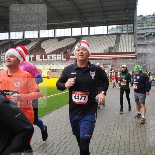 07.12.2025 - St. Pauli X-Mass-Run No. 15 Fabian Wolf http://msf.ph/oto/9421917 07.12.2025 11:48:37 Ziel 616, 732, 1891, 1911, 1926, 1927, 2008, 2075, 2148, 2432, 3023, 3388, 3646, 3926, 4134, 4423, 4424, 4426, 4477, 4480 meine-sportfotos.de