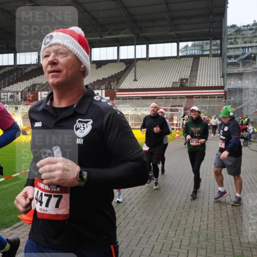 07.12.2025 - St. Pauli X-Mass-Run No. 15 Fabian Wolf http://msf.ph/oto/9421919 07.12.2025 11:48:37 Ziel 616, 732, 1891, 1911, 1926, 1927, 2008, 2075, 2148, 2432, 3023, 3388, 3646, 3926, 4134, 4423, 4424, 4426, 4477, 4480 meine-sportfotos.de