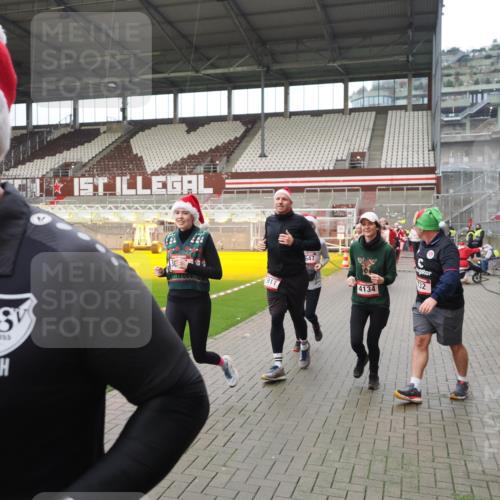 07.12.2025 - St. Pauli X-Mass-Run No. 15 Fabian Wolf http://msf.ph/oto/9421920 07.12.2025 11:48:38 Ziel 616, 732, 1613, 1891, 1911, 1926, 1927, 2008, 2075, 2148, 2432, 3023, 3388, 3646, 3926, 4134, 4423, 4424, 4426, 4477, 4480 meine-sportfotos.de