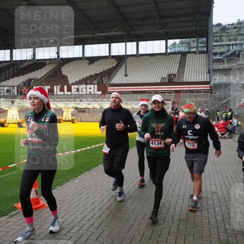 07.12.2025 - St. Pauli X-Mass-Run No. 15 Fabian Wolf http://msf.ph/oto/9421921 07.12.2025 11:48:38 Ziel 616, 732, 1613, 1891, 1911, 1926, 1927, 2008, 2075, 2148, 2432, 3023, 3388, 3646, 3926, 4134, 4423, 4424, 4426, 4477, 4480 meine-sportfotos.de
