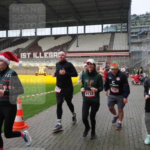 07.12.2025 - St. Pauli X-Mass-Run No. 15 Fabian Wolf http://msf.ph/oto/9421922 07.12.2025 11:48:38 Ziel 616, 732, 1613, 1891, 1911, 1926, 1927, 2008, 2075, 2148, 2432, 3023, 3388, 3646, 3926, 4134, 4423, 4424, 4426, 4477, 4480 meine-sportfotos.de