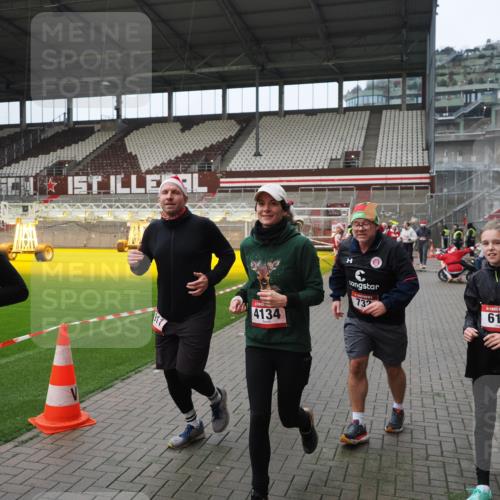 07.12.2025 - St. Pauli X-Mass-Run No. 15 Fabian Wolf http://msf.ph/oto/9421923 07.12.2025 11:48:39 Ziel 616, 732, 1613, 1891, 1911, 1926, 1927, 2008, 2075, 2148, 2432, 2717, 2718, 3023, 3388, 3646, 3926, 4134, 4423, 4424, 4426, 4477, 4480 meine-sportfotos.de