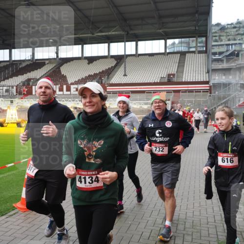 07.12.2025 - St. Pauli X-Mass-Run No. 15 Fabian Wolf http://msf.ph/oto/9421925 07.12.2025 11:48:39 Ziel 616, 732, 1613, 1891, 1911, 1926, 1927, 2008, 2075, 2148, 2432, 2717, 2718, 3023, 3388, 3646, 3926, 4134, 4423, 4424, 4426, 4477, 4480 meine-sportfotos.de