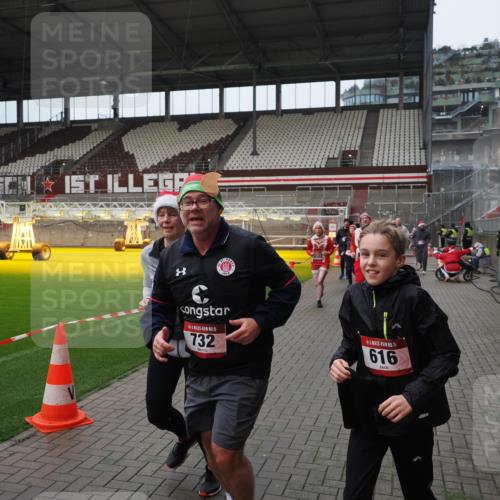 07.12.2025 - St. Pauli X-Mass-Run No. 15 Fabian Wolf http://msf.ph/oto/9421928 07.12.2025 11:48:40 Ziel 616, 732, 1613, 1891, 1911, 1926, 1927, 2008, 2075, 2148, 2432, 2717, 2718, 3023, 3388, 3646, 3926, 4134, 4423, 4424, 4426, 4477, 4480 meine-sportfotos.de