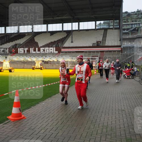07.12.2025 - St. Pauli X-Mass-Run No. 15 Fabian Wolf http://msf.ph/oto/9421935 07.12.2025 11:48:42 Ziel 616, 732, 1613, 1891, 1911, 1926, 1927, 1966, 1967, 2008, 2075, 2148, 2432, 2717, 2718, 3023, 3388, 3646, 3926, 4134, 4423, 4424, 4426, 4477, 4480 meine-sportfotos.de
